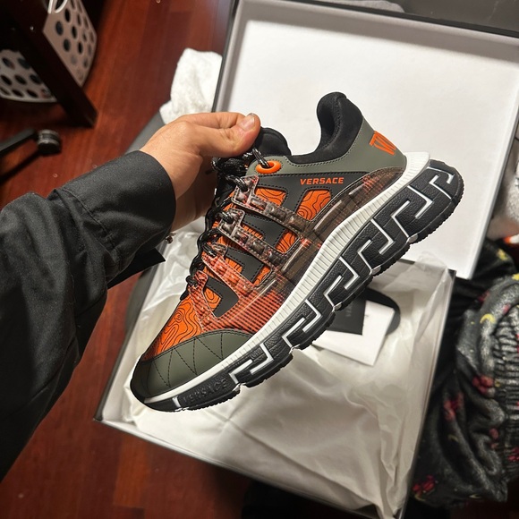 Versace sneakers - Picture 2 of 10